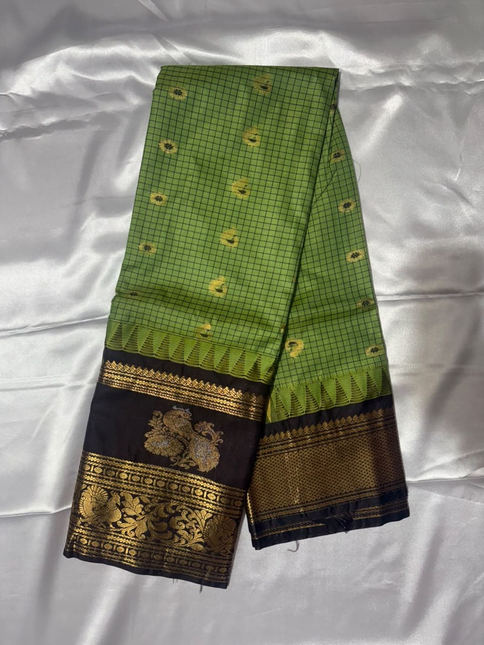 Green checks Gadwal saree - Pure Mulberry Silk • Handloom Pit Loom / Kadwa